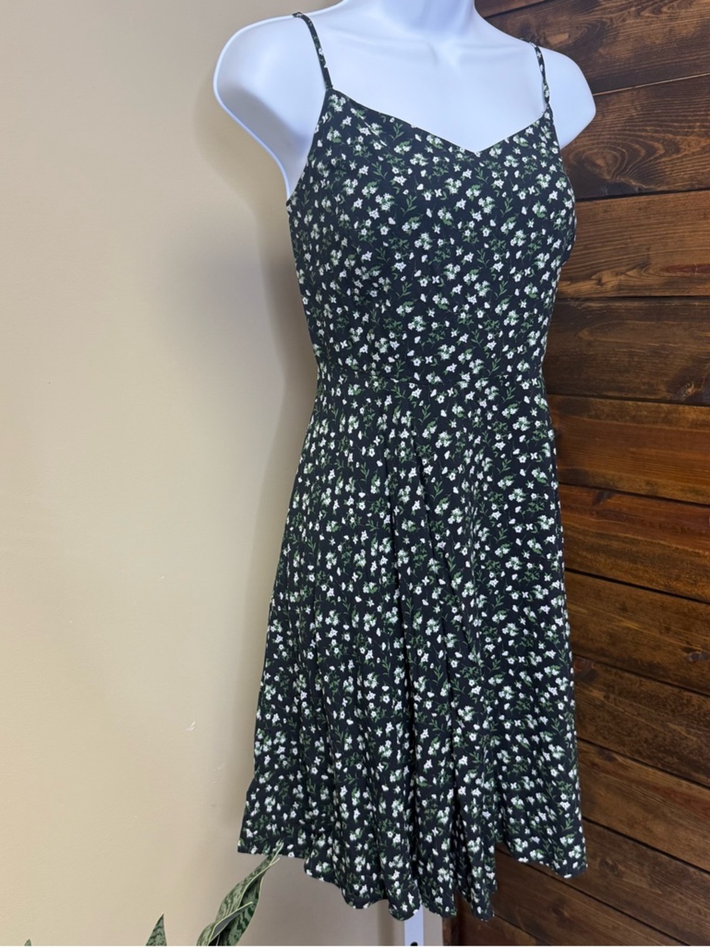 Floral Spaghetti Strap Dress in Black and White green flowers size L old navy - Picture 1 of 11